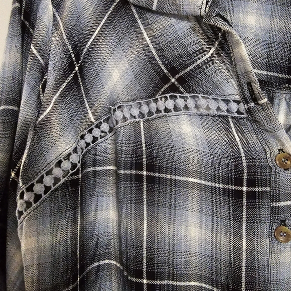 American rag Juniors crochet trim tie front! Size med! Worn twice! - Picture 3 of 13